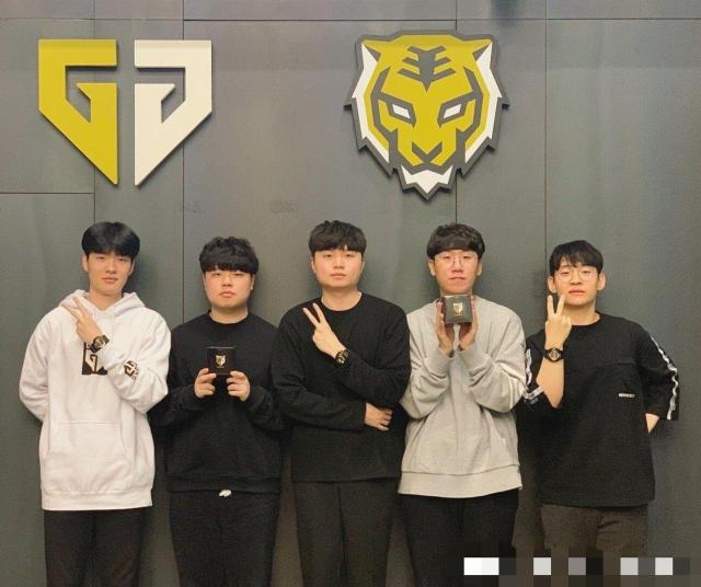 三板上控制 三板上控制